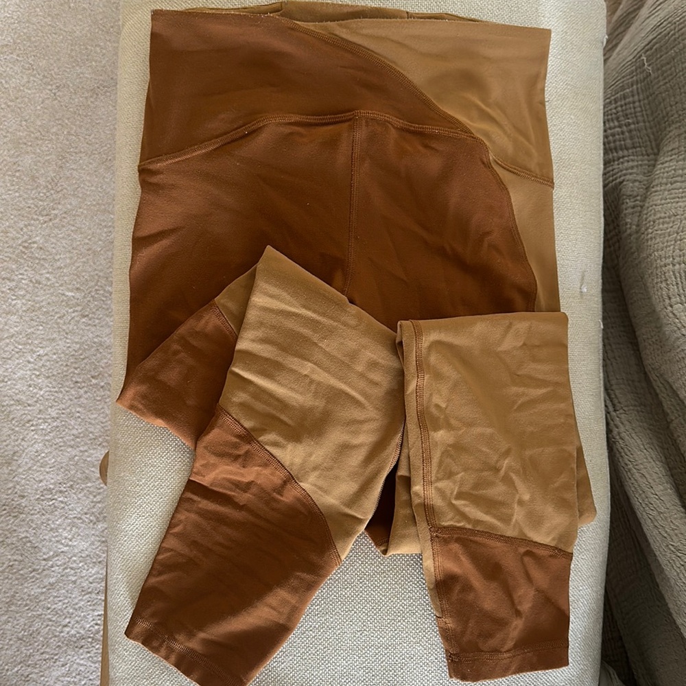 Lululemon Align color block leggings - size 6 LIKE NEW!